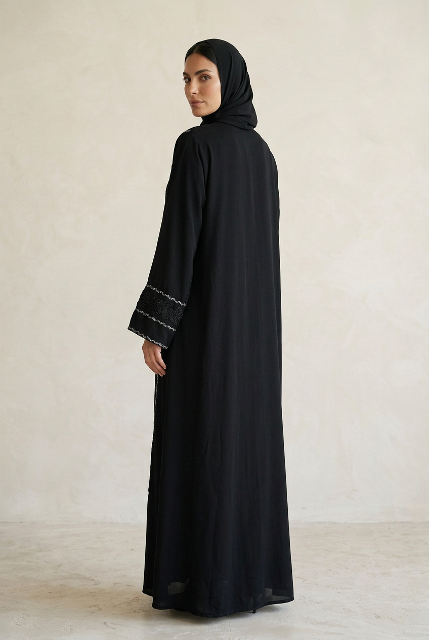 Abaya negra bordada
